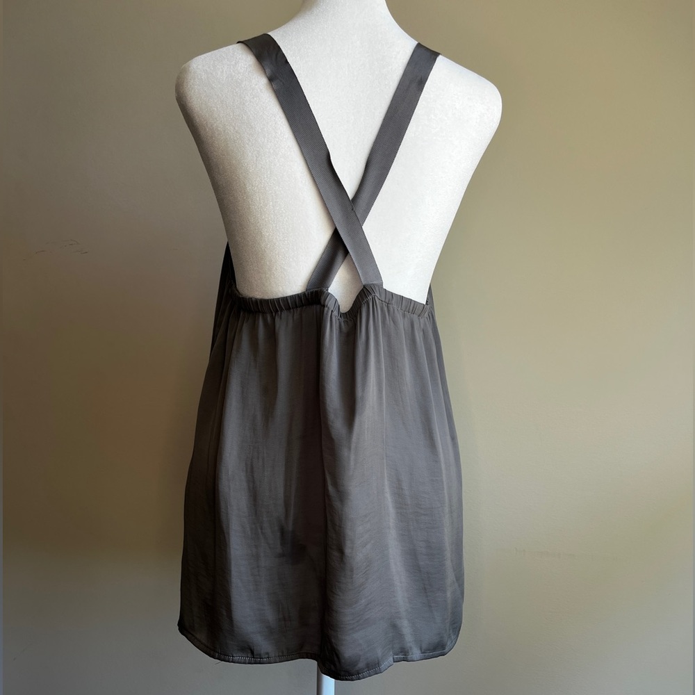 Banana Republic: Heritage Collection Women’s Medium Gray Essential Tank Top - Picture 2 of 3